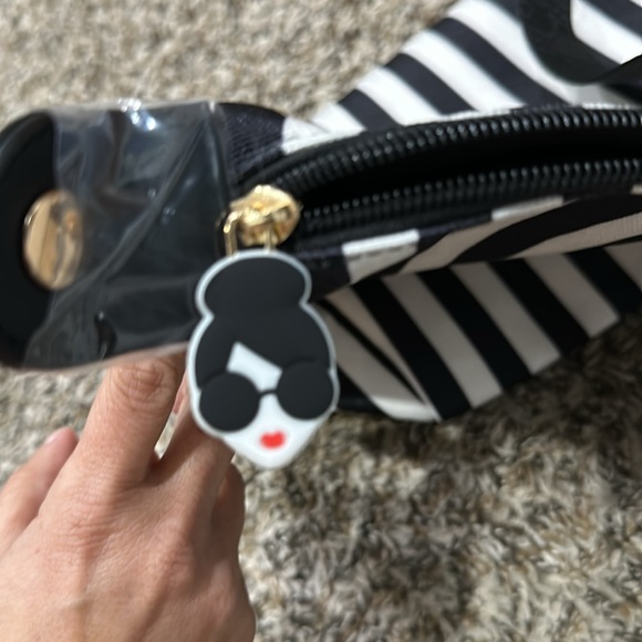 Alice and Olivia beach bag - Picture 4 of 6